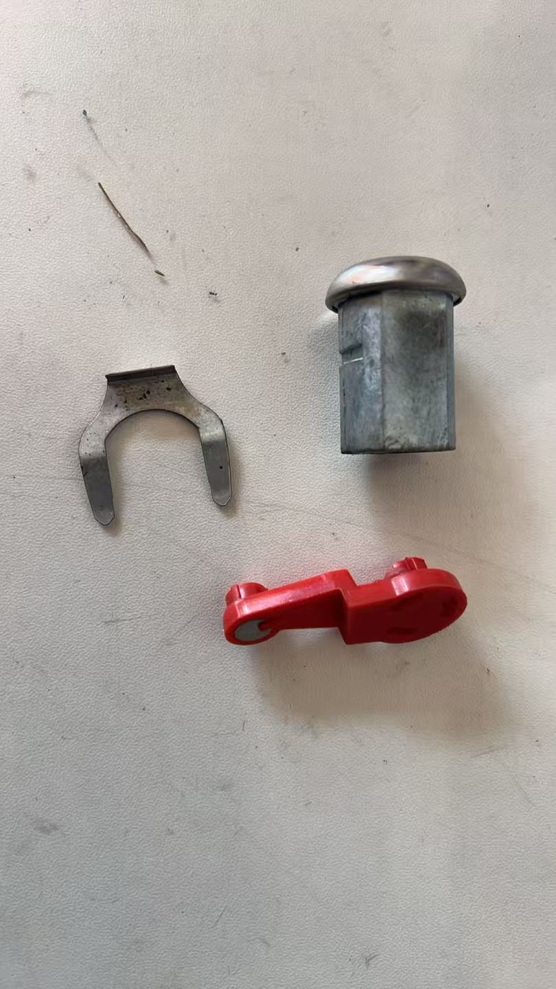 IBM/TOSHIBA POS Keyboard Lock Barrel & Clip 41J9165 - طرفيات نقاط البيع TOSHIBA/IBM وقطع الغيار - Image 1